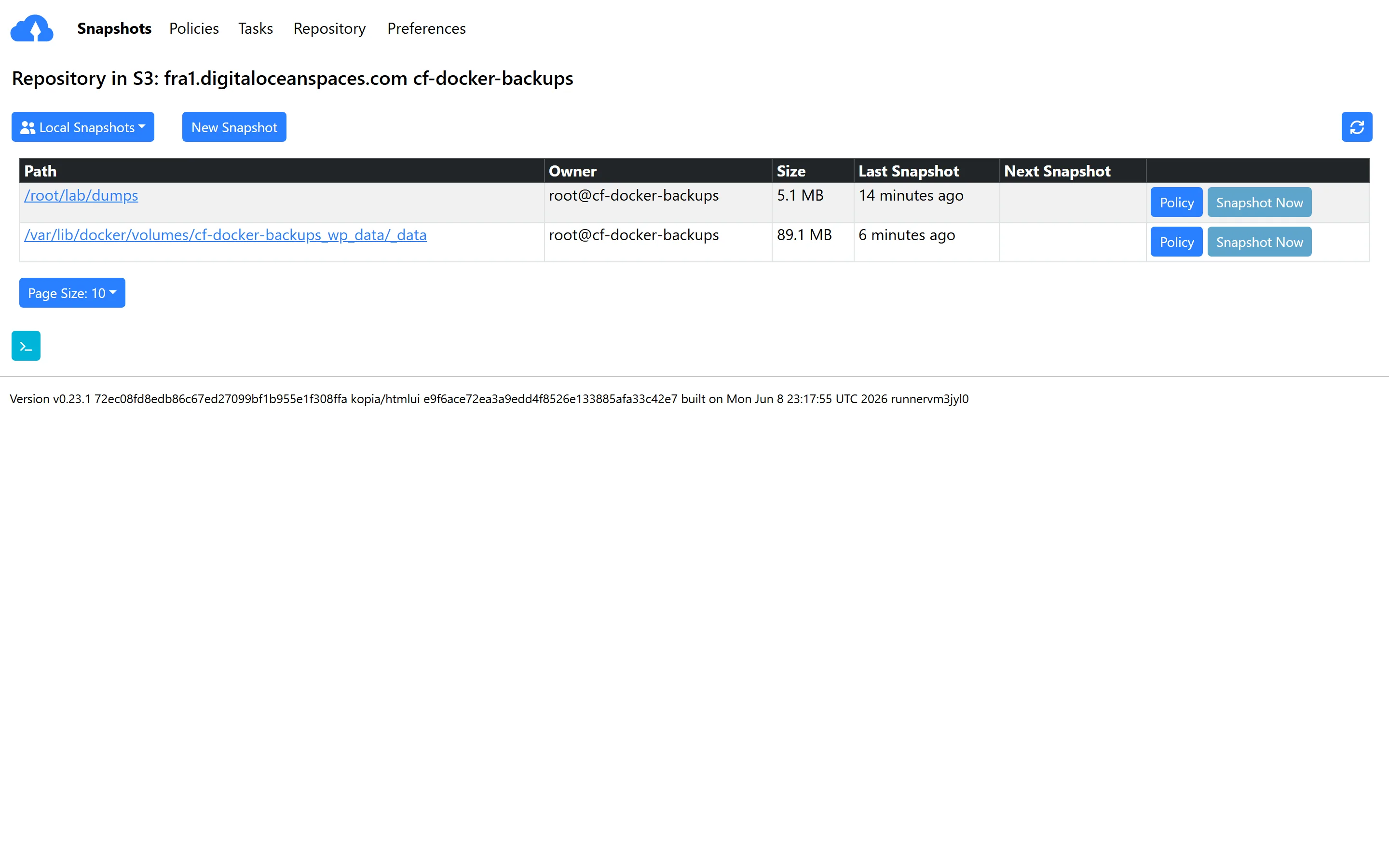 Kopia web UI listing two snapshot sources with sizes and last snapshot times, repository header showing S3 fra1.digitaloceanspaces.com cf-docker-backups